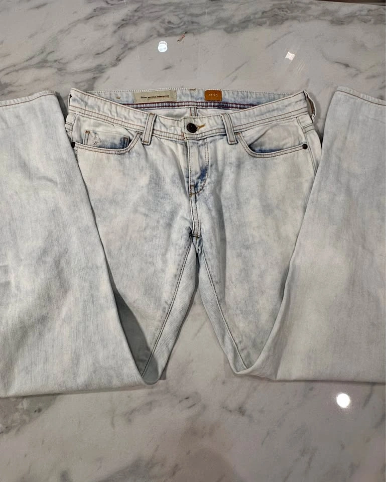 GUC PILCRO ANTHROPOLOGIE Light Wash Blue Distressed Jeans Low Ri