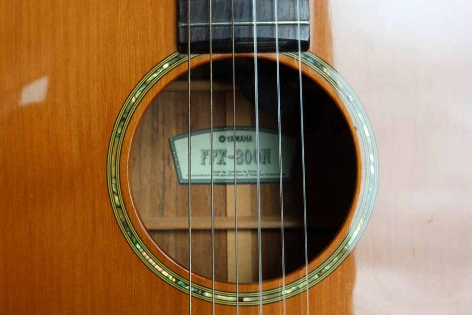 Yamaha FPX-300N Nylon Folk Guitar w/ Pickup - photo 5