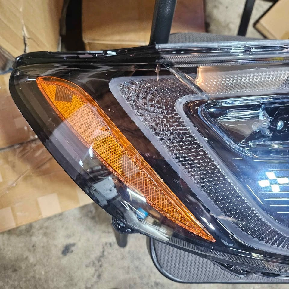 Right side Honda Headlight - photo 3