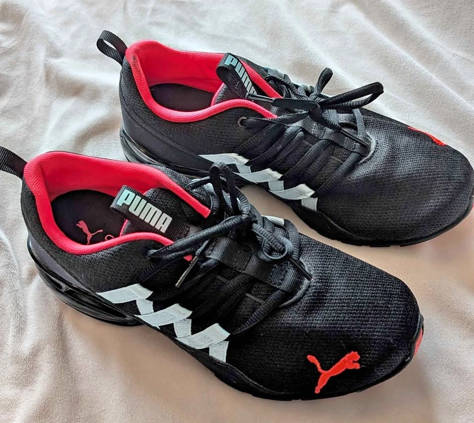Black Puma Women's Shoe Size 7