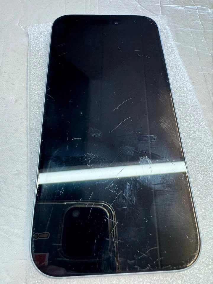 iPhone 15 unlocked - photo 3