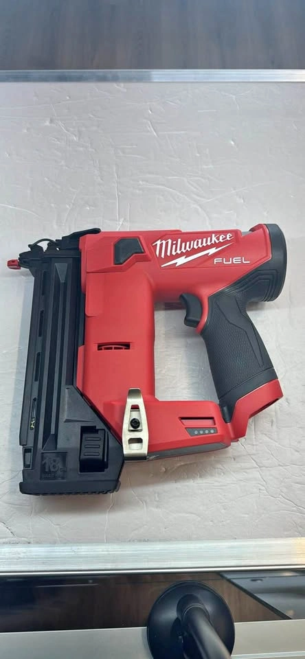 Milwaukee M12 FUEL 18-Gauge Brad Nailer