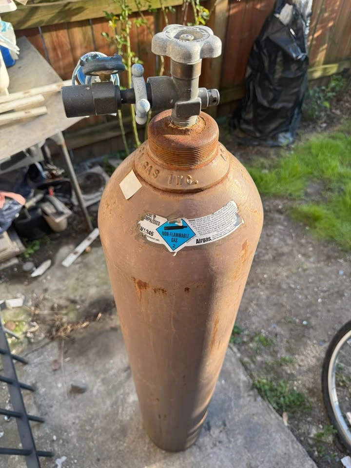 Large Helium Tank - photo 2