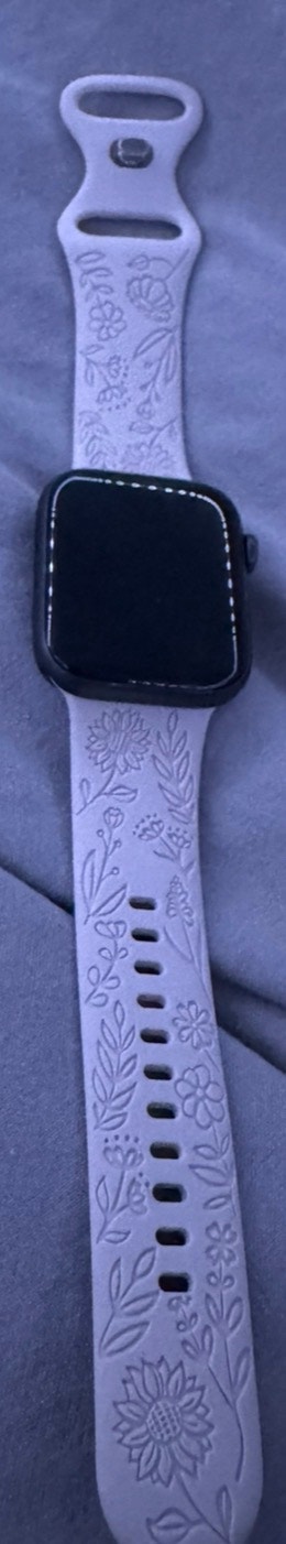 Apple Watch SE – White Flower Band – Fair Condition