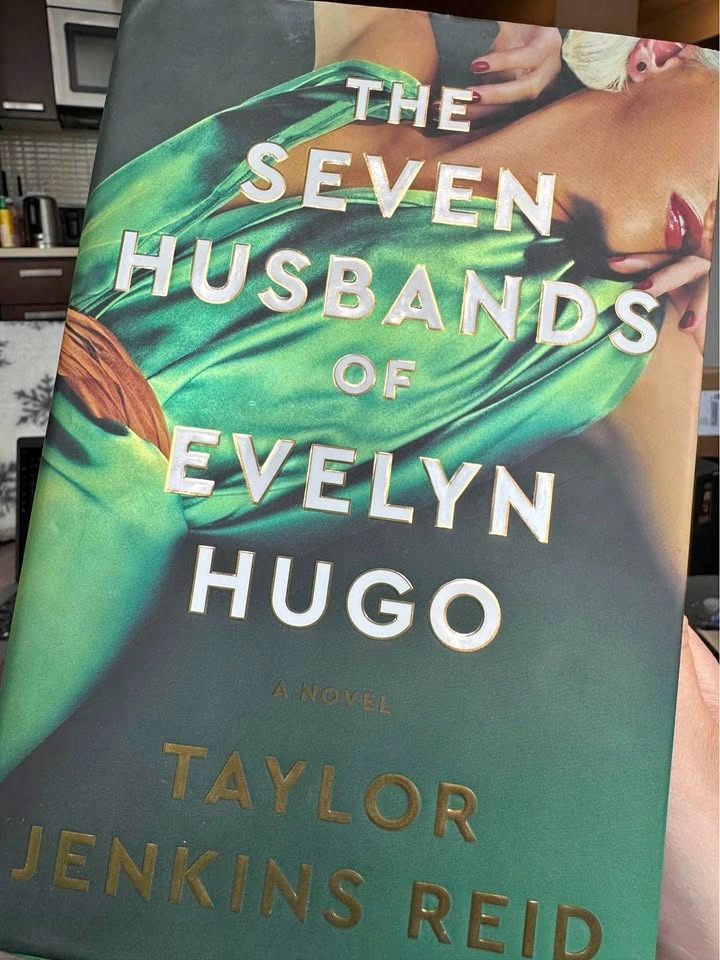 Seven Husbands of Evelyn Hugo - Sprayed Edges Hardcover