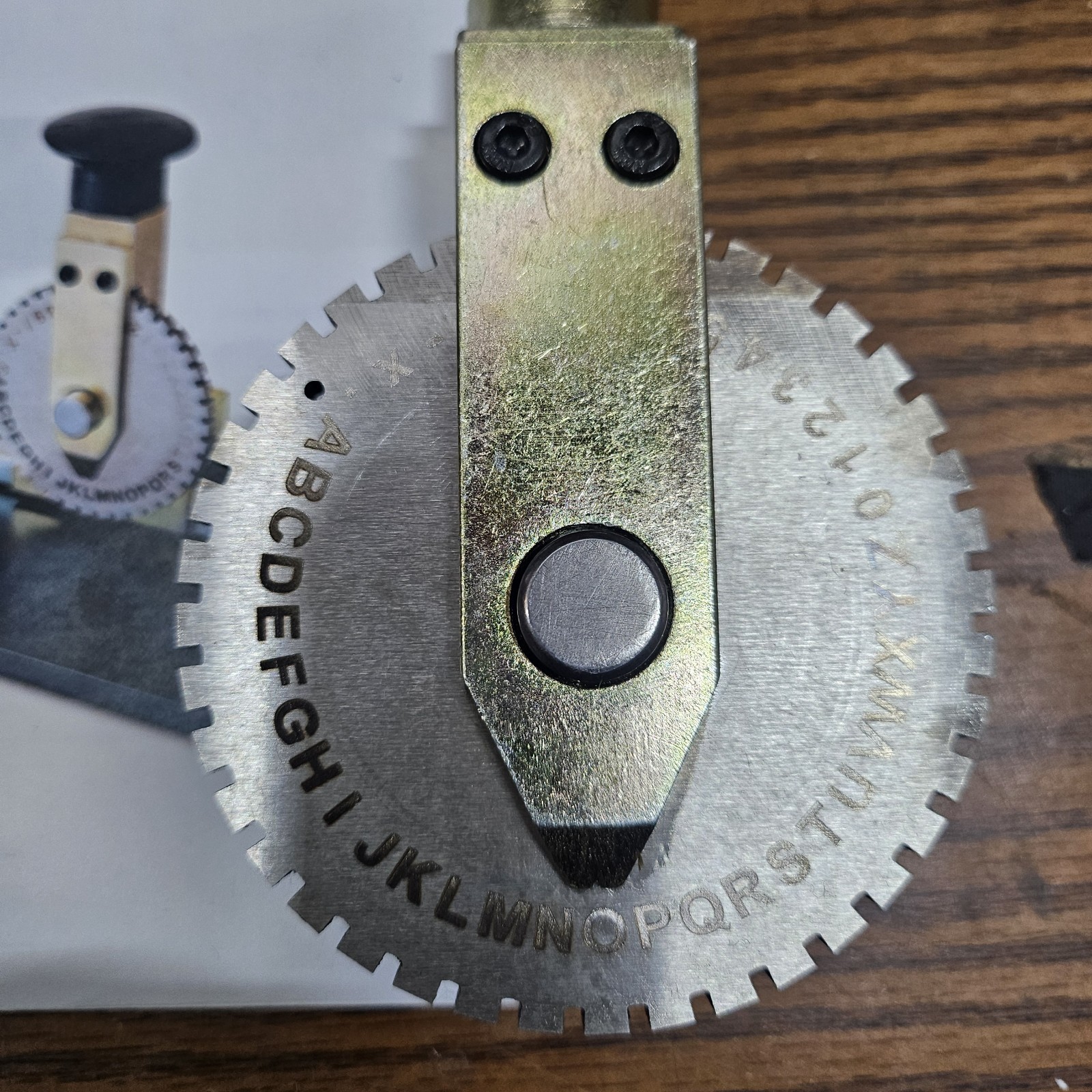 Manual Metal Embosser Machine, 5mm Character Wheel Stamping Tool - photo 3