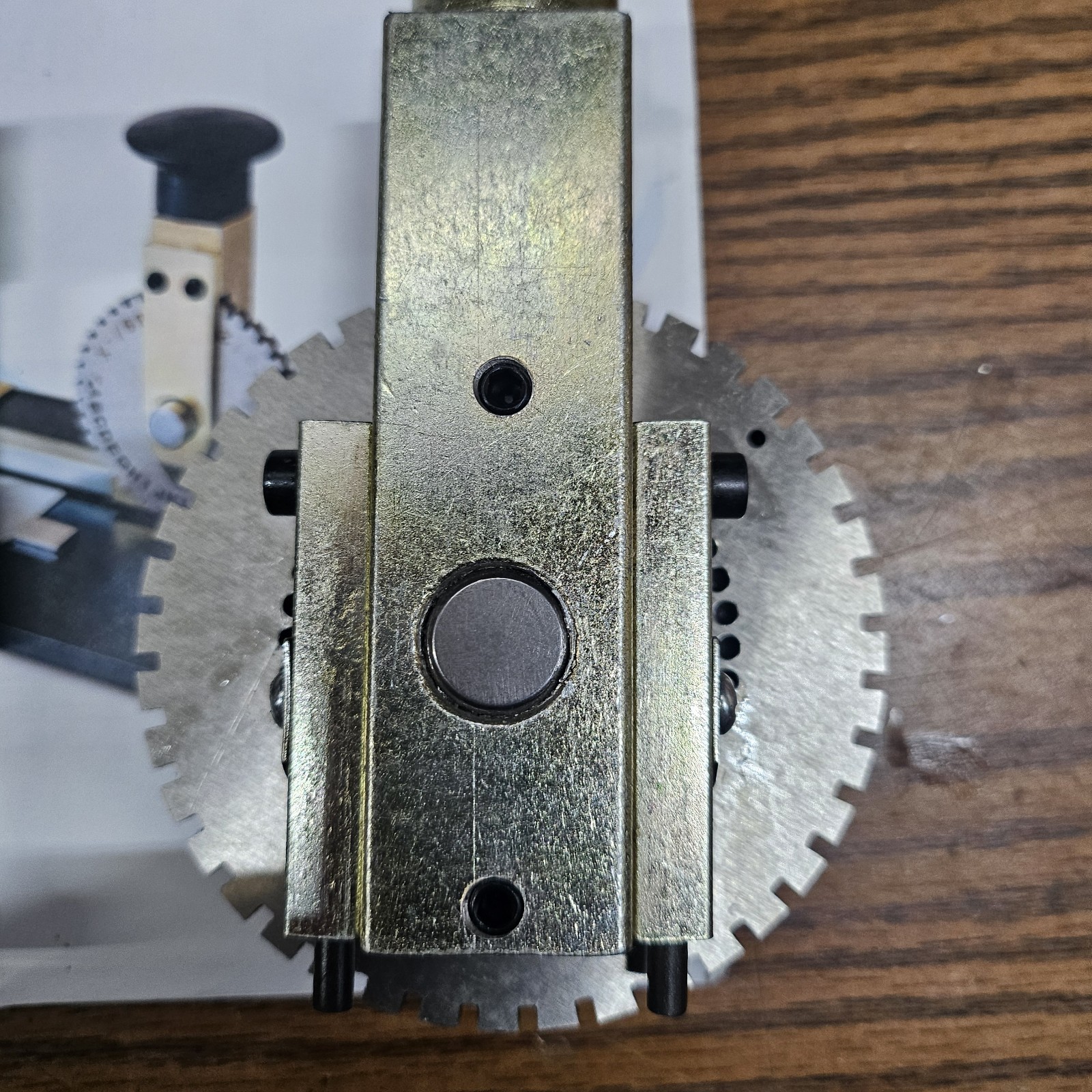 Manual Metal Embosser Machine, 5mm Character Wheel Stamping Tool - photo 4