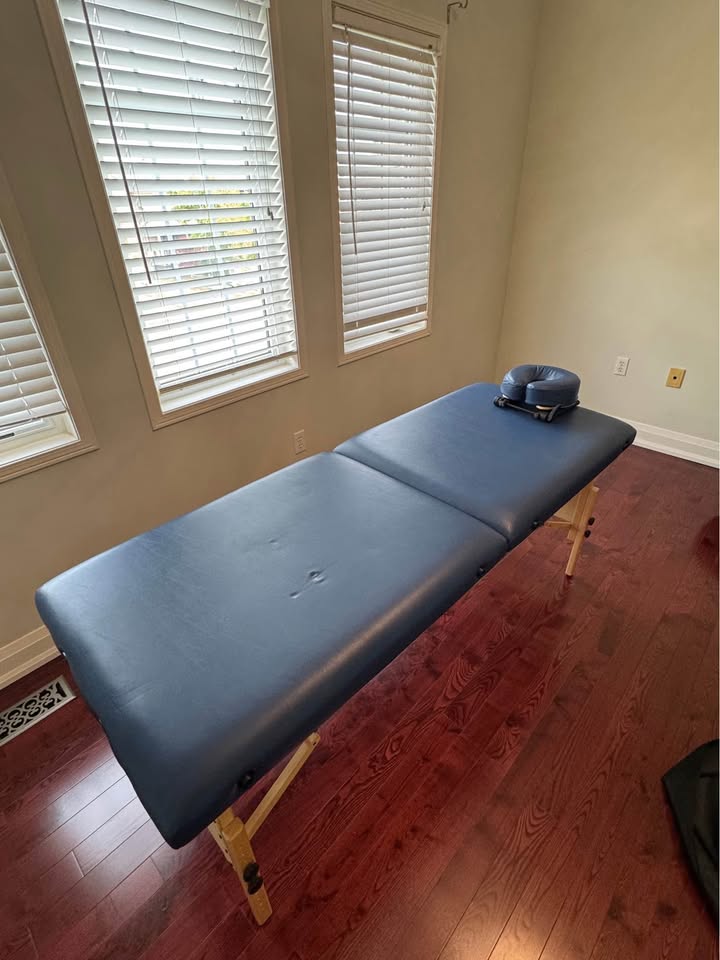 Massage Table - photo 2