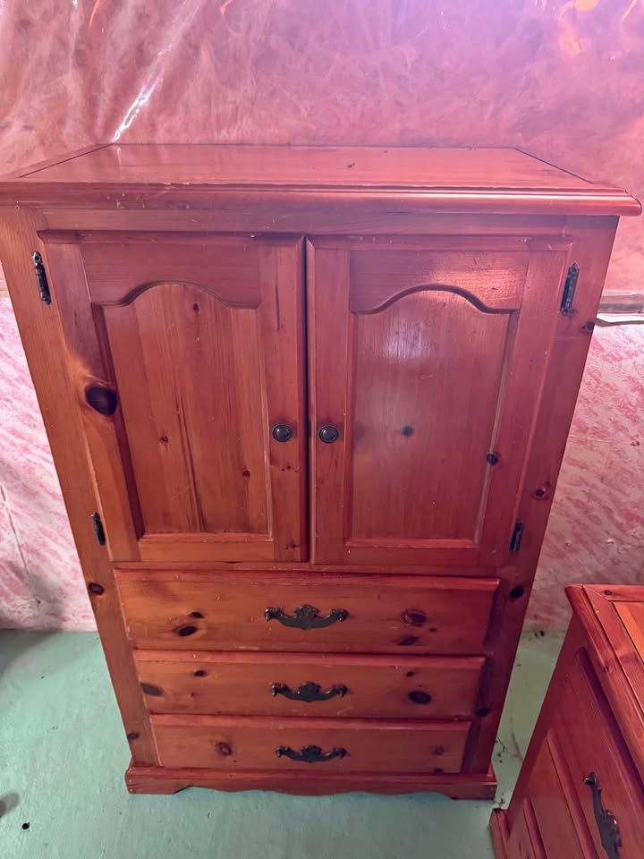 Dresser & Chest