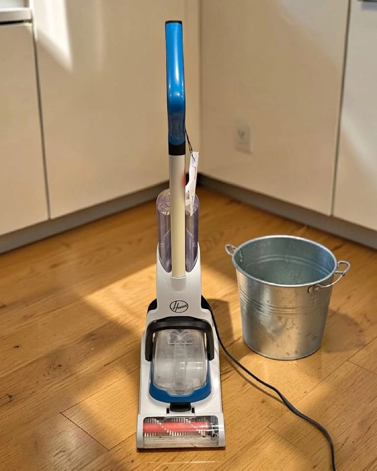 Hoover PowerDash Pet Carpet Cleaner – Like New, Perfect for Apar