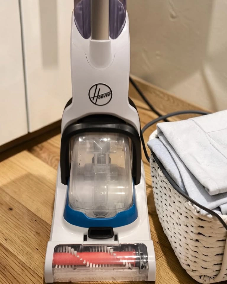 Hoover PowerDash Pet Carpet Cleaner – Like New, Perfect for Apar - photo 2