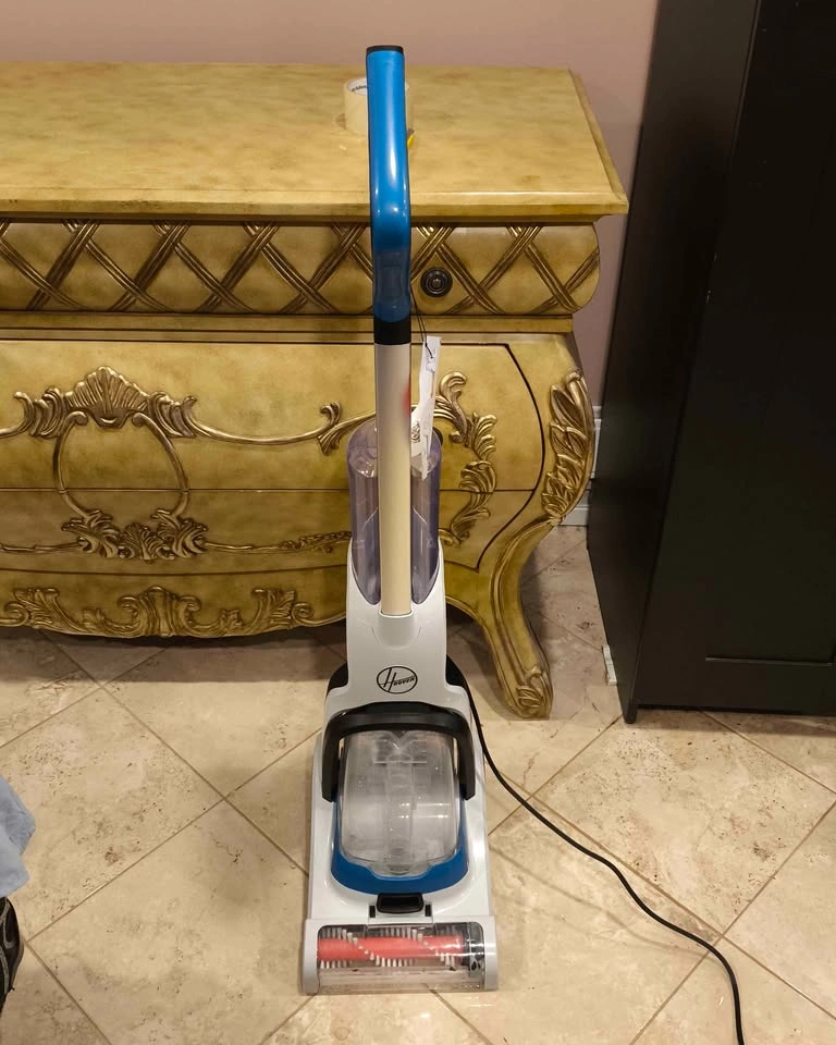 Hoover PowerDash Pet Carpet Cleaner – Like New, Perfect for Apar - photo 5