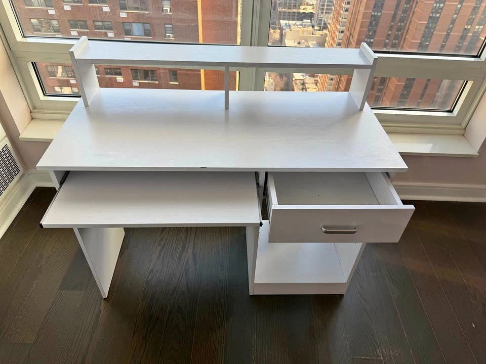 Wood computer table