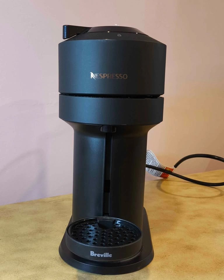 Nespresso Vertuo Next Black - Great condition - photo 2