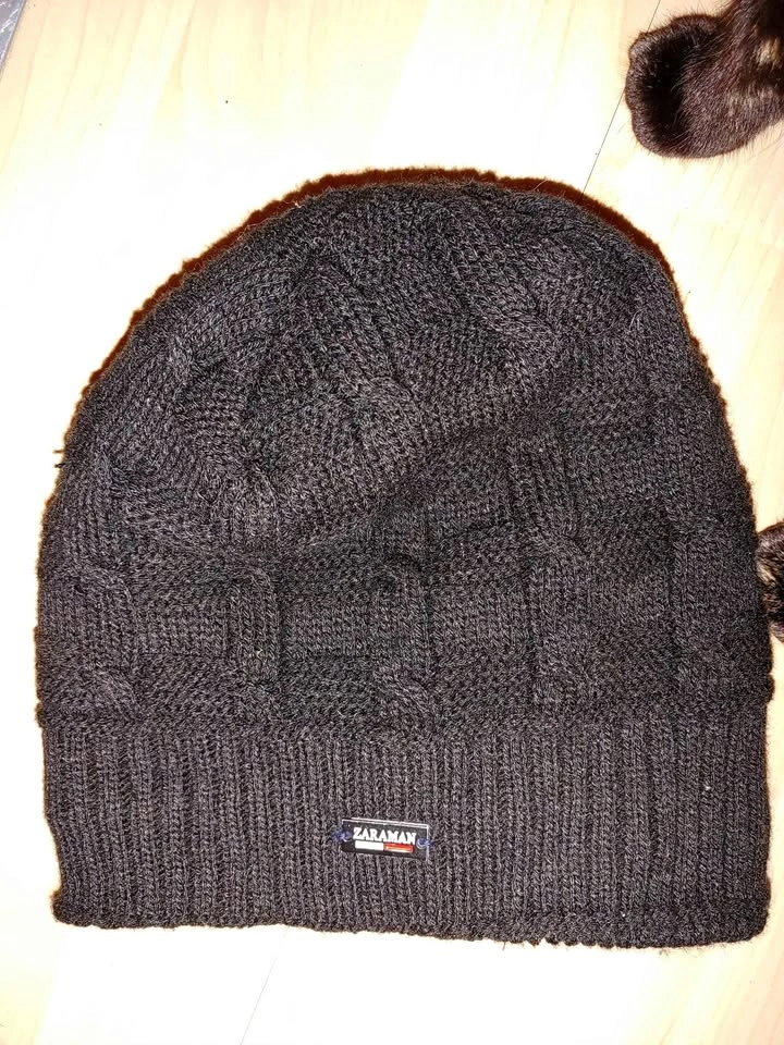 ZARAMAN black cable knit beanies
