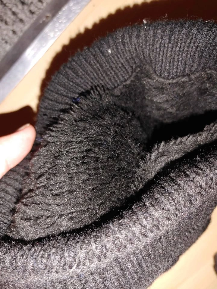 ZARAMAN black cable knit beanies - photo 2