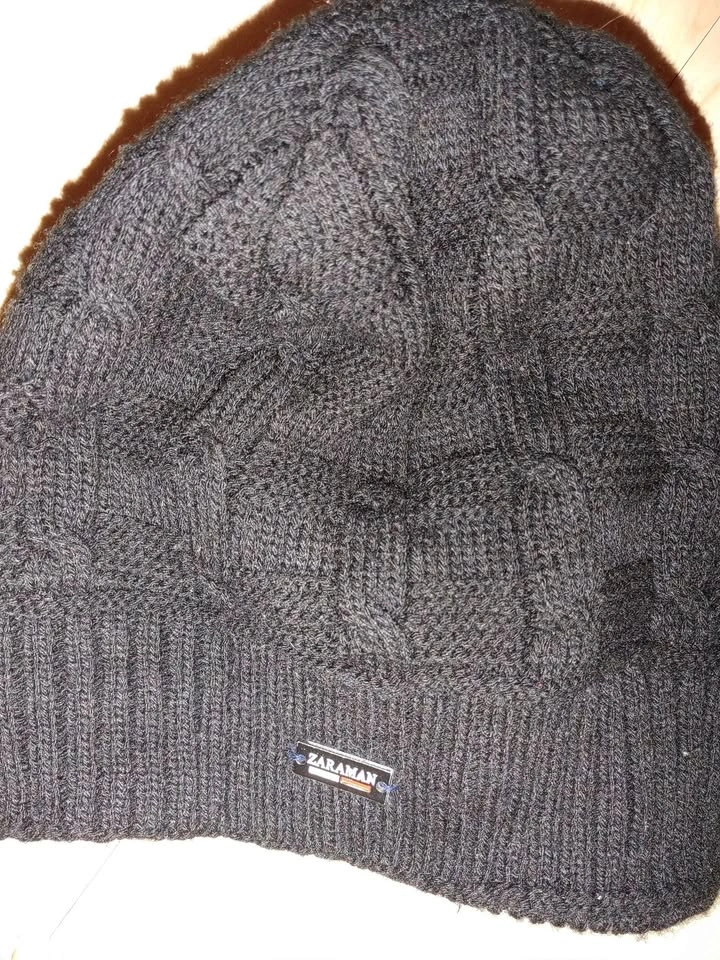 ZARAMAN black cable knit beanies - photo 3