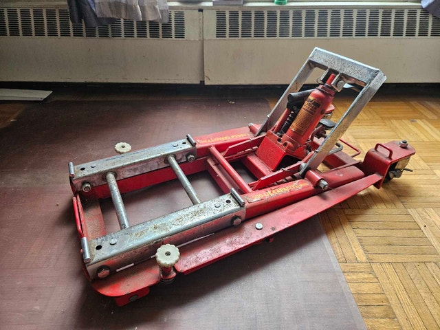 1500 lbs Torin Motorcycle Jack
