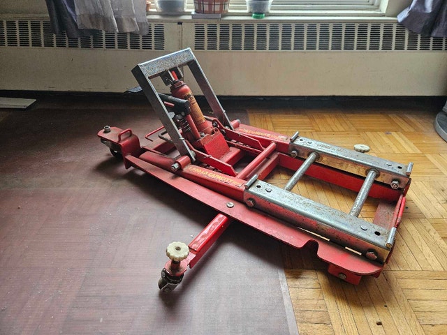 1500 lbs Torin Motorcycle Jack - photo 2