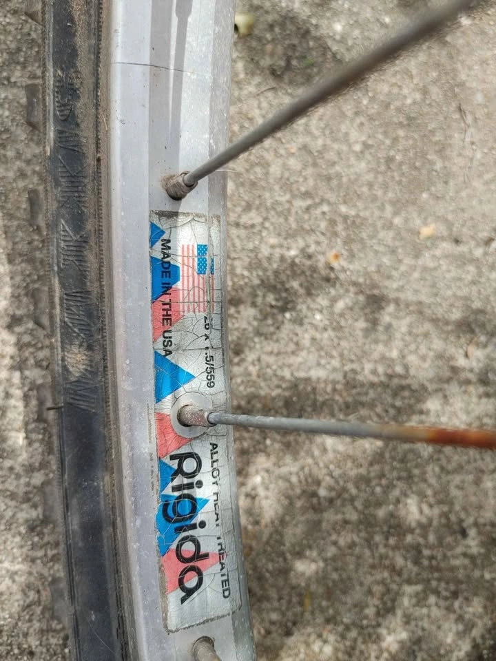 Bicycle. Brakes and tires are good. Chain is rusty. - photo 3