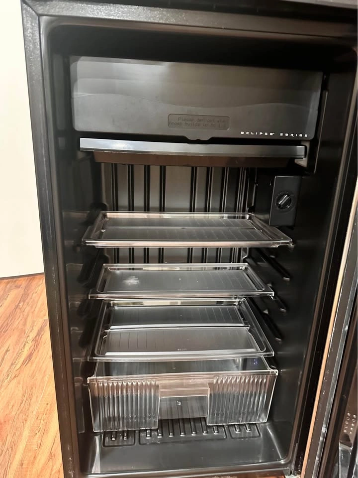 Sanyo Eclipse Series 3.7 Cu. Ft. Compact Refrigerator - photo 2