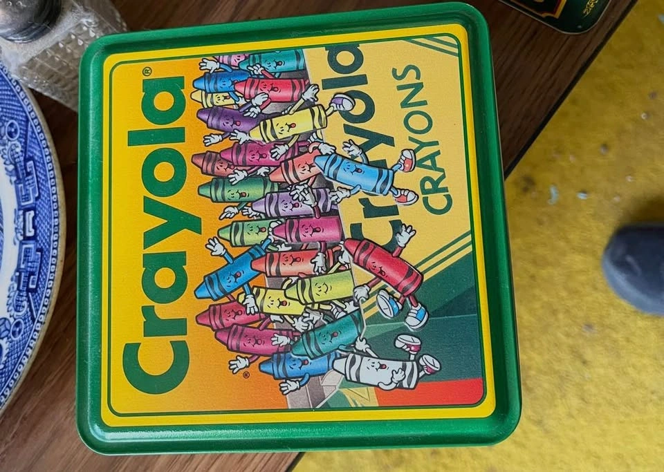 Collectible Crayola tins from the 90s - photo 3