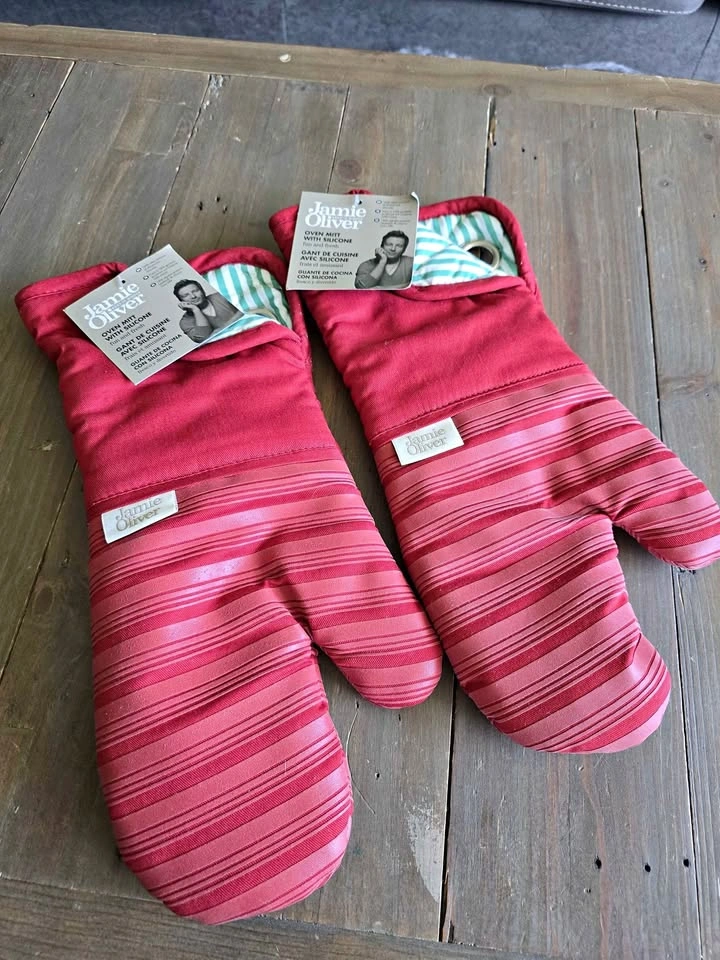 Jamie Oliver Oven Mitts New with Tags
