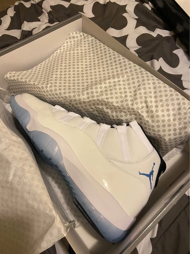 Jordan 11 “Legend Blue” SIZE 9.5 - photo 2