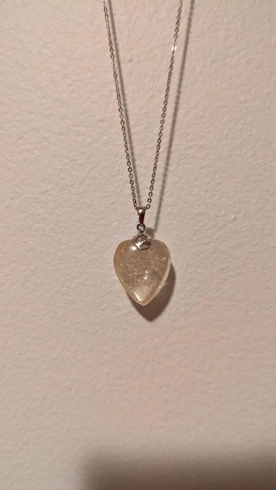 Quartz pendant (no chain)