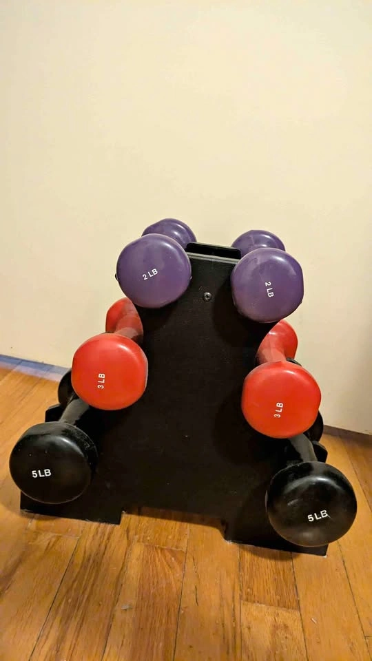 Small free weight set with rack