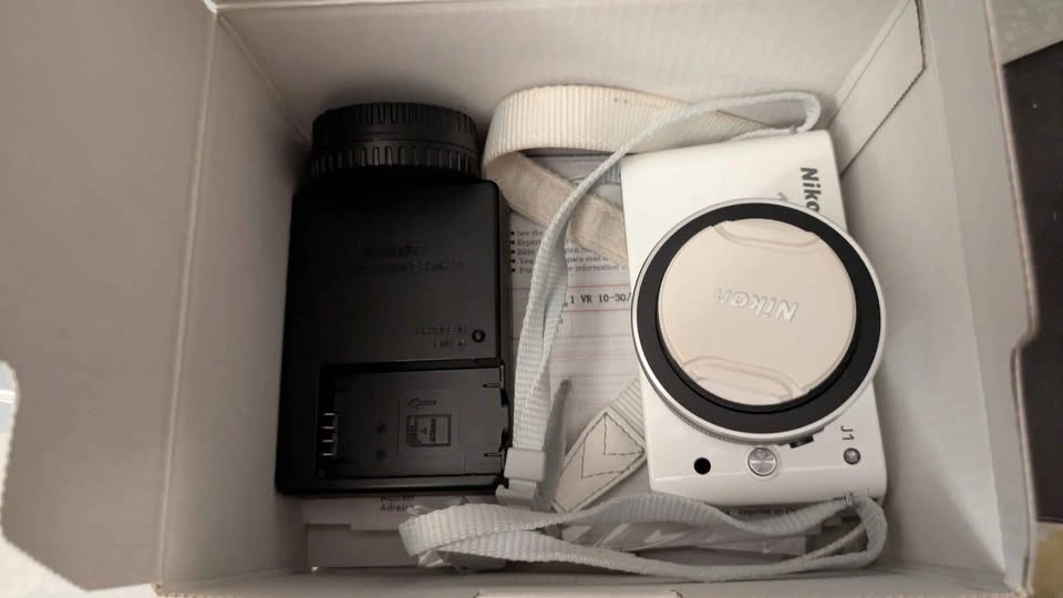 Nikon J1 Camera - photo 3