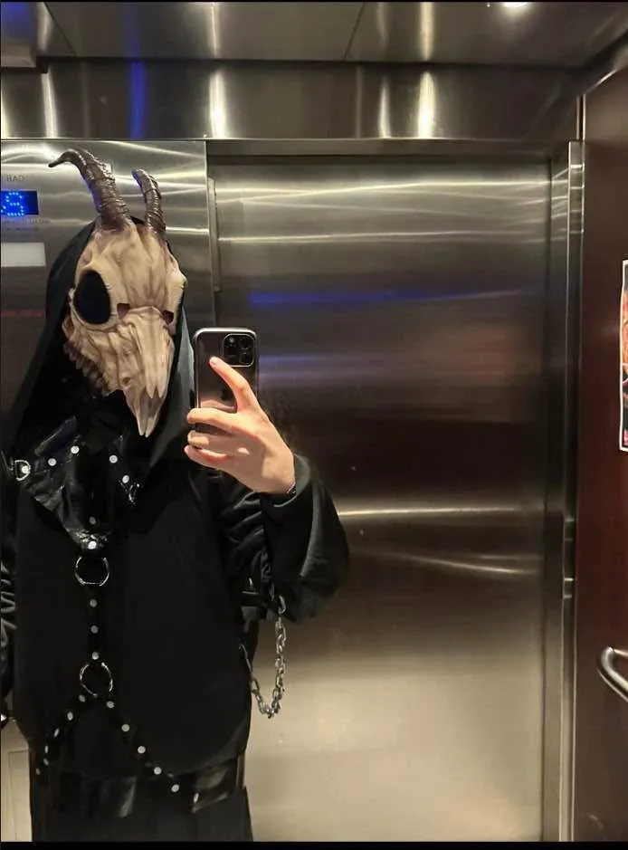 Halloween super scary costume adult image indicator(2)