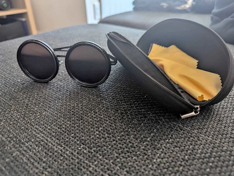 Adjustable tint sunglasses