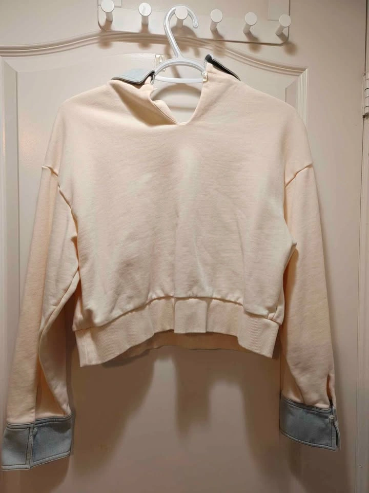 Cropped Sweatshirt with Denim Collar | Cream + Light Blue | Size - photo 2