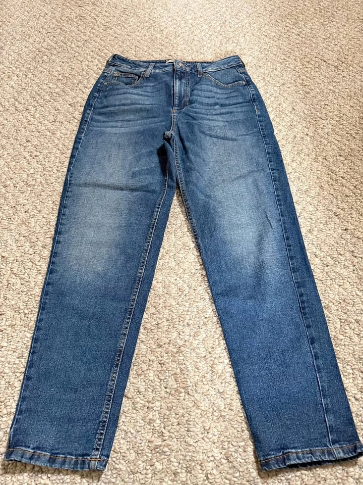 Guess Retail Mom Jean
