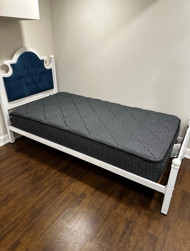 Move out sale - Brand new bed frame and mattress - photo 5