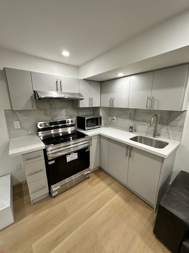 2 Room Basement for Rent in Churchill Meadows, Mississauga - photo 3