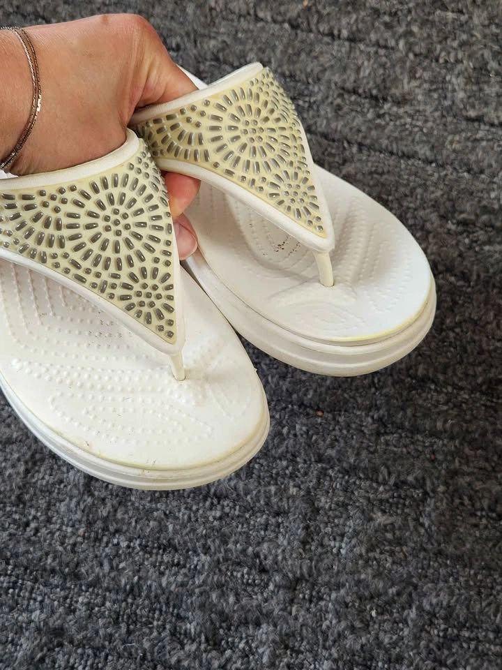 Crocs Monterey Diamante flip flo/Thong White Sandal Size 7 - photo 5