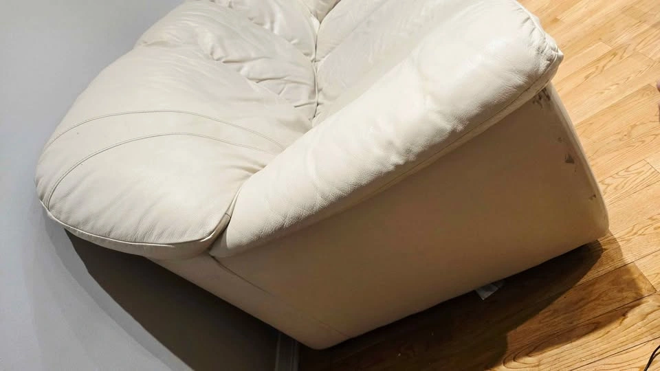 Couch - photo 2