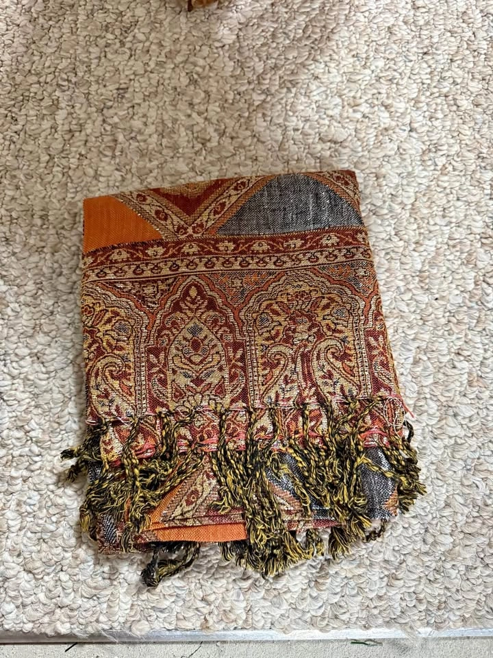 Long rectangular scarf
