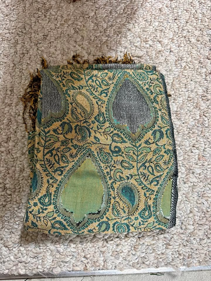 Long rectangular scarf