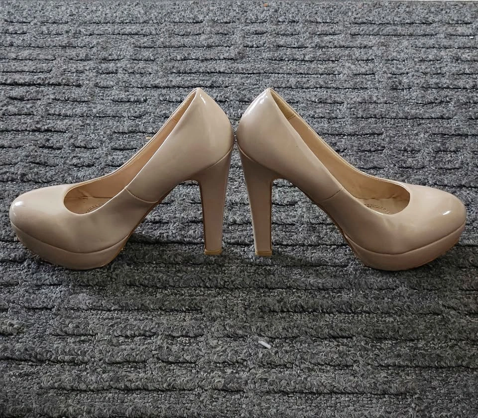 Beige/nude Pump Shoes size 6 - photo 2