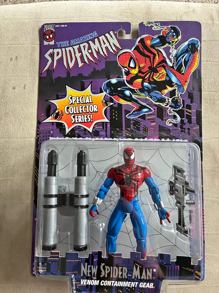 1996 Toy Biz Marvel Spider-Man Venom Containment Gear Figure