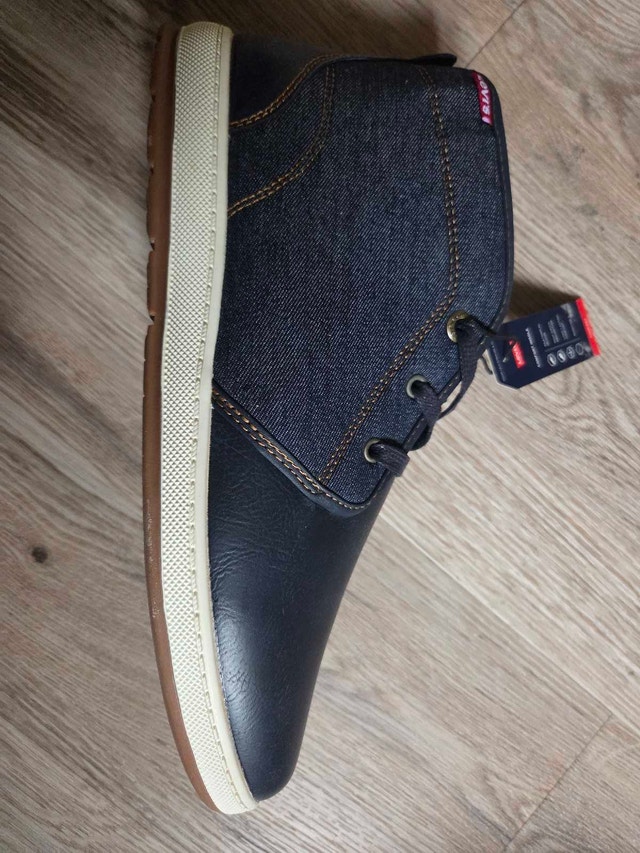 Men's Levi's Shoes (Brand New, Size 10.5) - photo 3