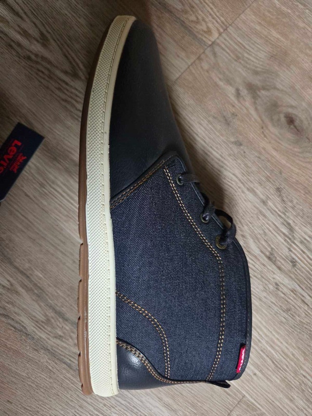 Men's Levi's Shoes (Brand New, Size 10.5) - photo 5