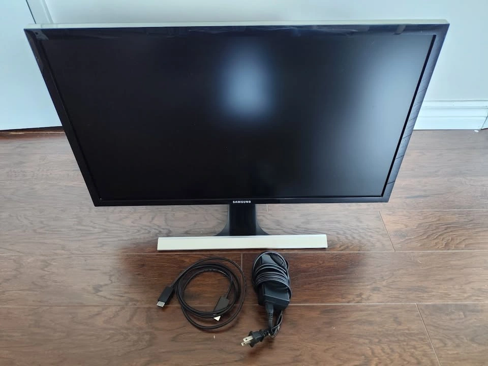 Samsung 28" 4K UHD Monitor - photo 2