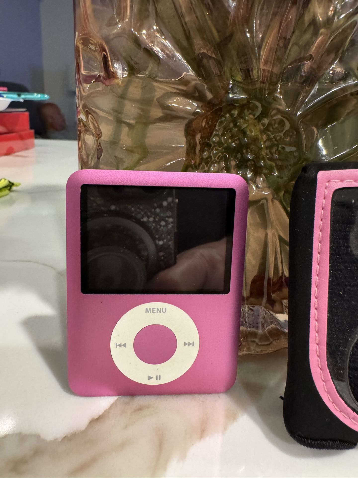 Apple iPod Nano 3 8GB - 3rd Gen MP3 Player - photo 2