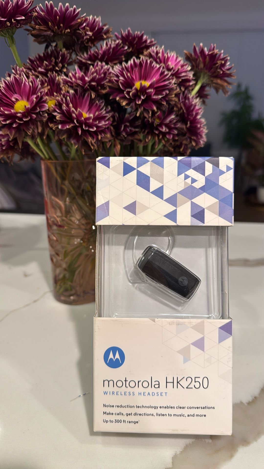 Motorola HK250 Wireless Headset With Charger Noise Reduction