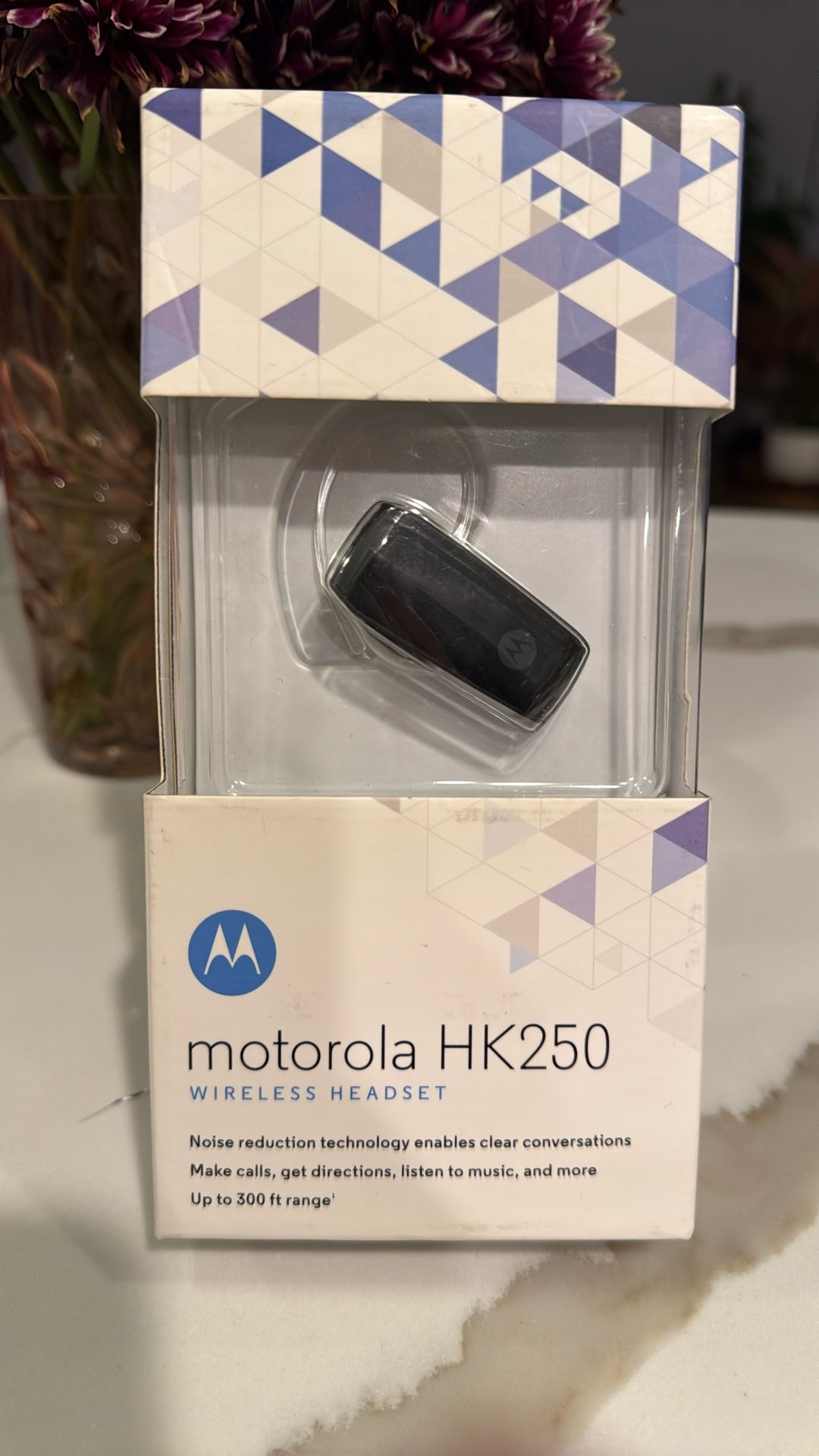 Motorola HK250 Wireless Headset With Charger Noise Reduction - photo 4