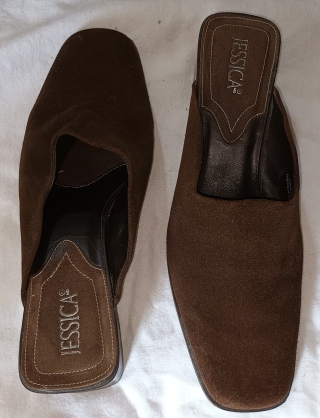 Women's 9M Jessica Tiffany Brown Suede Square Toe Heels